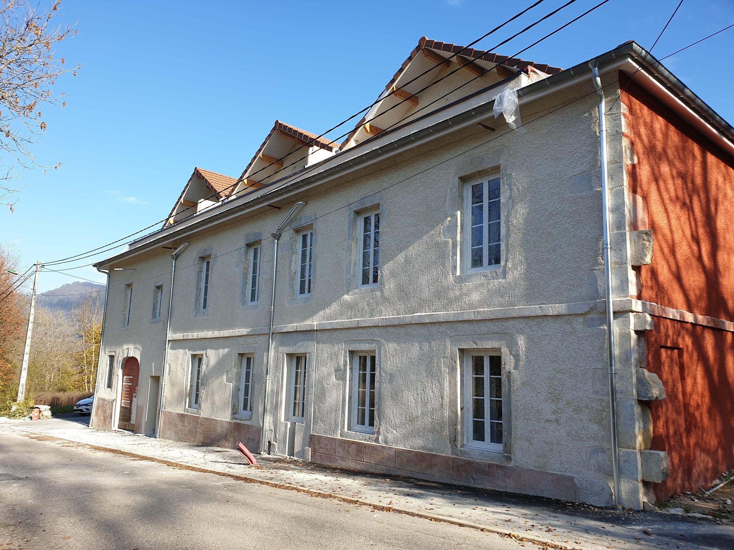 Rénovation façade maison individuelle — maître d'œuvre Isère